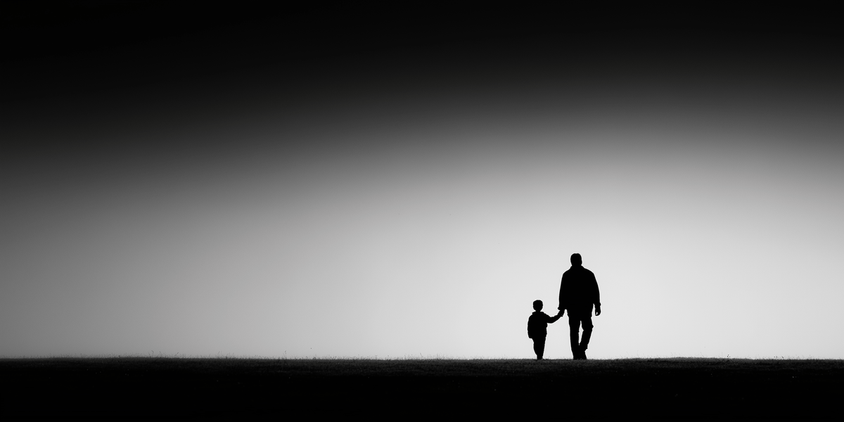 Top 10 Unique Gifts for Dad on Father’s Day He’ll Love - TMGskin.com